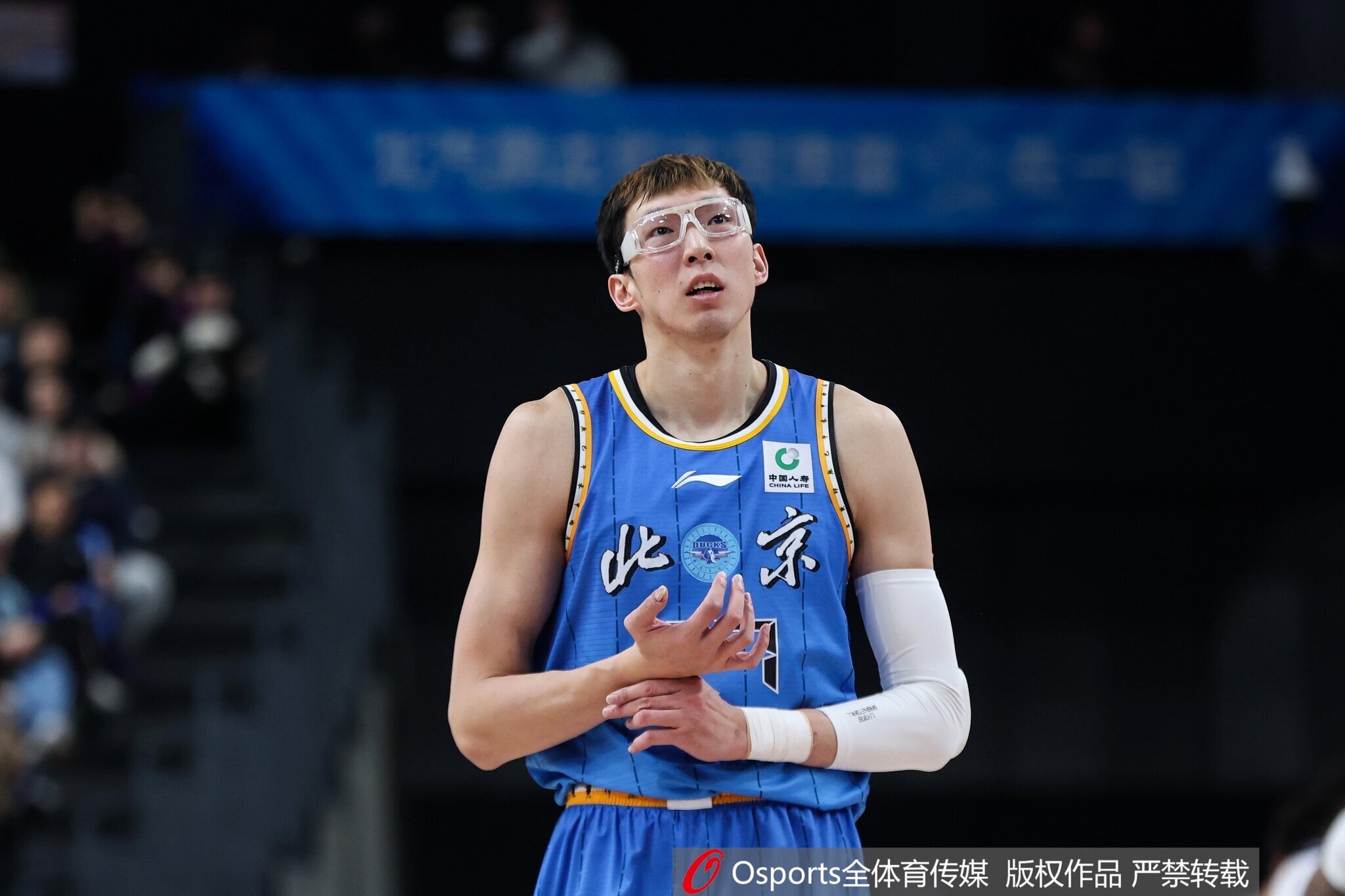 进攻欲很低!周琦全场仅出手4次&命中3球 得到7分8篮板2助攻