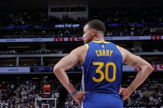 Jiuyou Gaming-库里与乔丹&amp;科比最大不同？利文：他从不压力队友