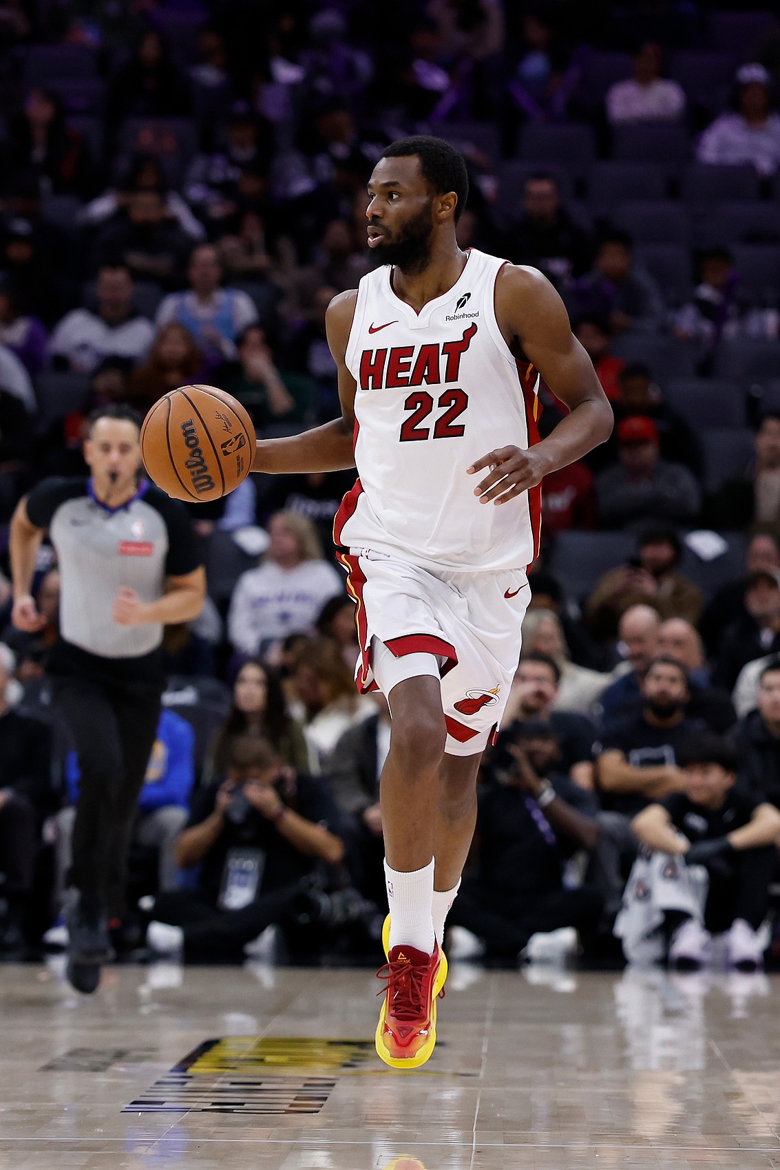 在线娱乐-下半场又没机会了!维金斯9中6拿14分6板3助3断 上半场拿到11分