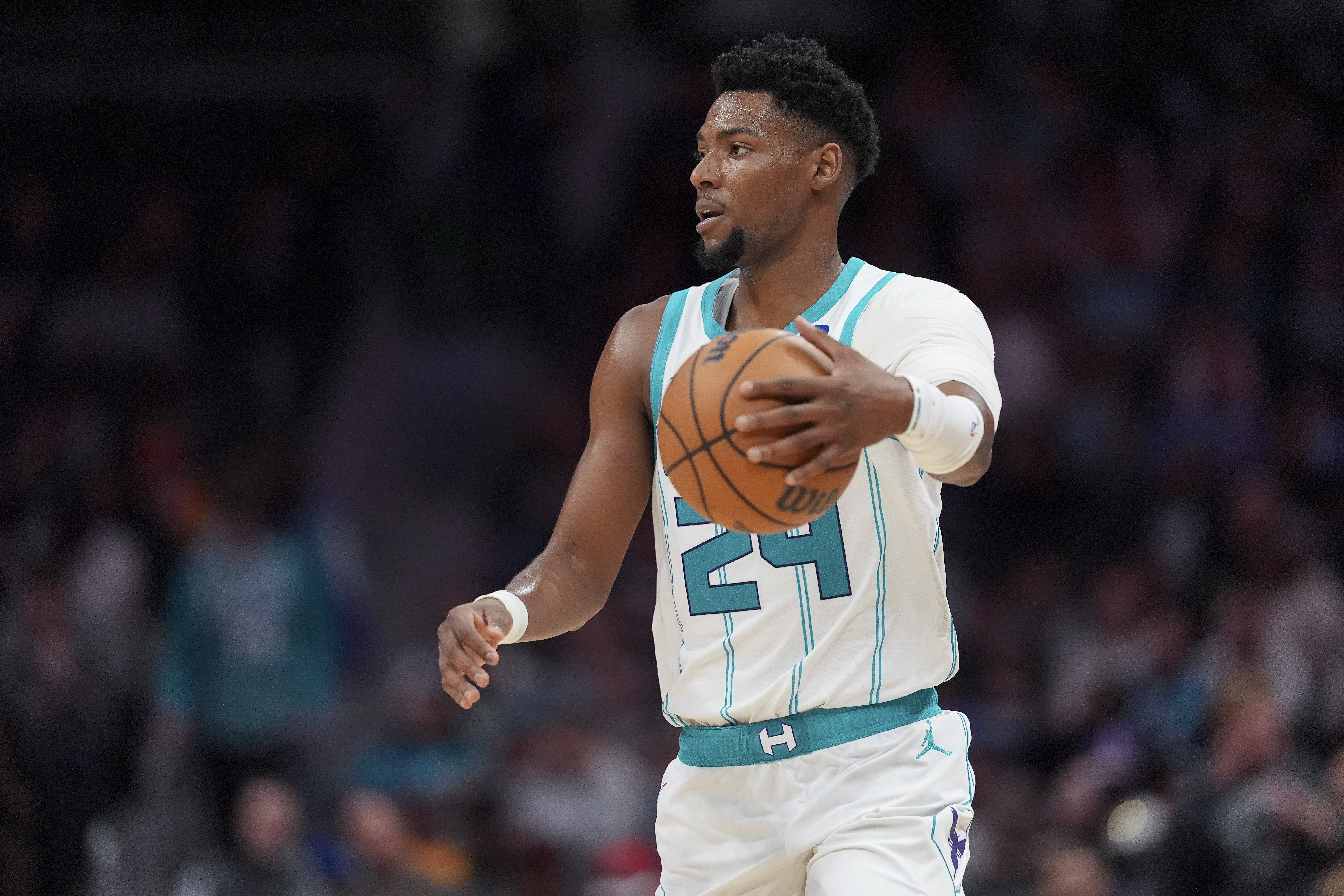 九游娱乐-手感好得多攻！布兰登·米勒打满首节 5中5&amp;三分3中3轰下16分！